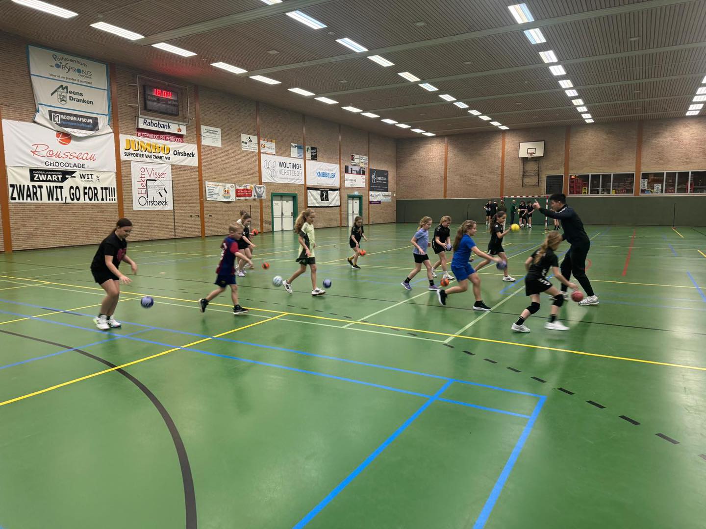 E2 onder leiding van gast trainer Lino Janssen